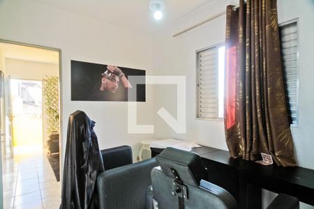 Casa à venda com 200m², 2 quartos e 3 vagas Casa à venda com 200m², 2 quartos e 3 vagasEdícula