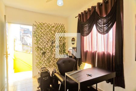 Casa à venda com 200m², 2 quartos e 3 vagas Casa à venda com 200m², 2 quartos e 3 vagasEdícula