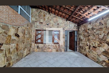 Fachada de casa para alugar com 2 quartos, 80m² em Guilhermina, Praia Grande