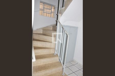 Escada - Quartos de casa para alugar com 2 quartos, 90m² em Casa Verde Alta, São Paulo