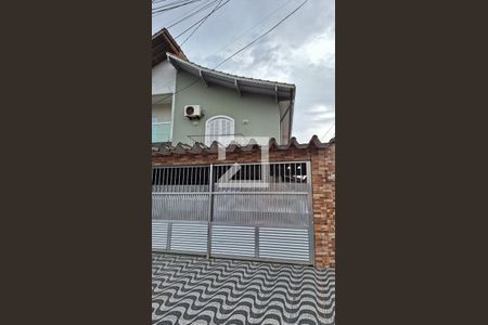 Casa para alugar com 98m², 2 quartos e 2 vagasFachada