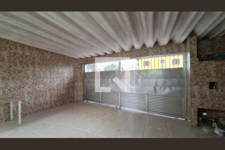 Casa para alugar com 98m², 2 quartos e 2 vagasPortão 