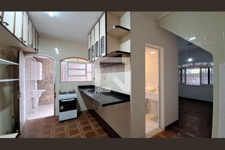 Casa para alugar com 98m², 2 quartos e 2 vagasCozinha 