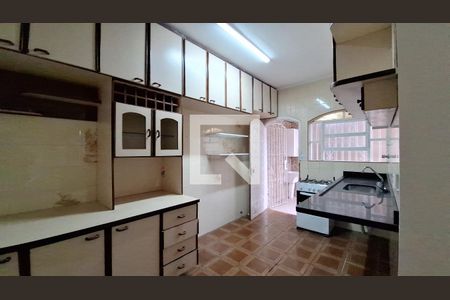 Casa para alugar com 98m², 2 quartos e 2 vagasCozinha