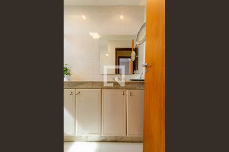 Apartamento para alugar com 206m², 4 quartos e 2 vagasBanheiro