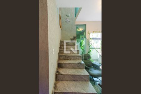 Escada de apartamento para alugar com 4 quartos, 206m² em São Pedro, Belo Horizonte