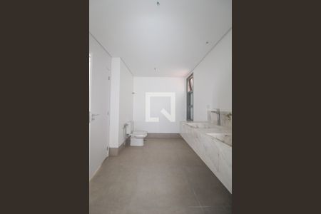 Apartamento à venda com 316m², 4 quartos e 4 vagasBanheiro