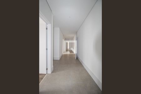 Corredor  de apartamento à venda com 4 quartos, 316m² em Cambuí, Campinas