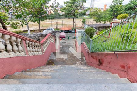 Apartamento à venda com 72m², 2 quartos e 1 vaga Apartamento à venda com 72m², 2 quartos e 1 vagaEscada