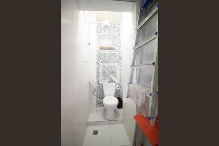 Apartamento à venda com 73m², 2 quartos e sem vagaBanheiro da Área de serviço