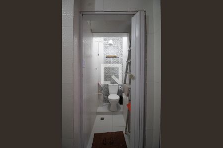 Apartamento à venda com 73m², 2 quartos e sem vagaBanheiro da Área de serviço