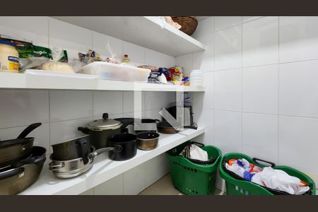 Casa de condomínio para alugar com 700m², 4 quartos e 6 vagasDespensa
