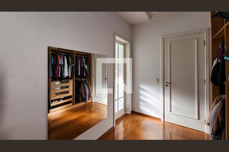 Casa de condomínio para alugar com 700m², 4 quartos e 6 vagasCloset da suíte 4