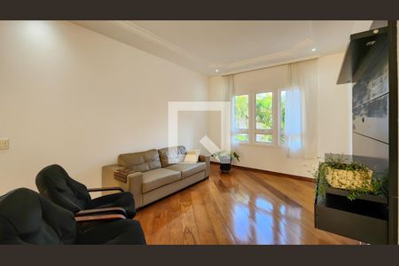 Casa de condomínio para alugar com 700m², 4 quartos e 6 vagasSala 2