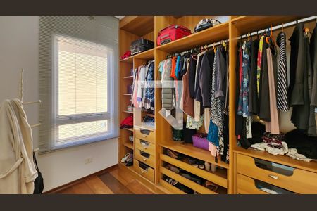 Casa de condomínio para alugar com 700m², 4 quartos e 6 vagasCloset da suíte 1