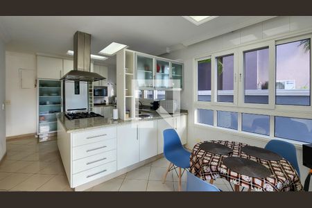 Casa de condomínio para alugar com 700m², 4 quartos e 6 vagasCozinha