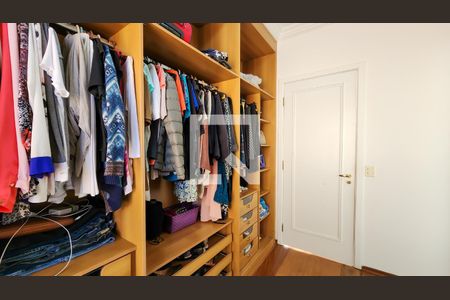 Casa de condomínio para alugar com 700m², 4 quartos e 6 vagasCloset da suíte 1
