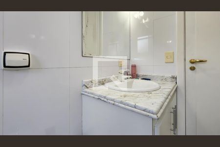 Casa de condomínio para alugar com 700m², 4 quartos e 6 vagasBanheiro da Suíte 2