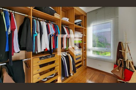 Casa de condomínio para alugar com 700m², 4 quartos e 6 vagasCloset da suíte 4