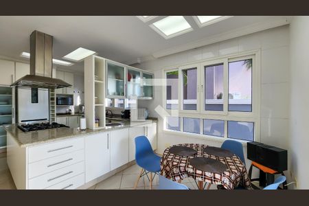 Casa de condomínio para alugar com 700m², 4 quartos e 6 vagasCozinha