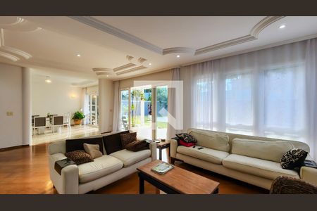 Sala de casa de condomínio para alugar com 4 quartos, 700m² em Residencial Morada dos Lagos, Barueri