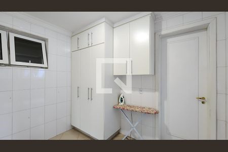 Casa de condomínio para alugar com 700m², 4 quartos e 6 vagasÁrea de serviço