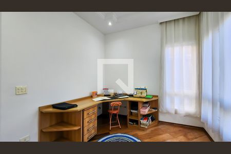 Casa de condomínio para alugar com 700m², 4 quartos e 6 vagasEscritório
