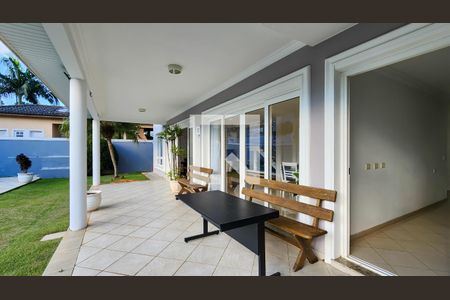 Casa de condomínio para alugar com 700m², 4 quartos e 6 vagasQuintal