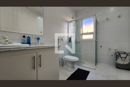 Casa de condomínio para alugar com 700m², 4 quartos e 6 vagasBanheiro da suíte 3