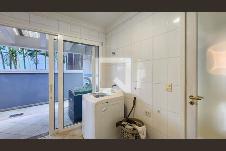 Casa de condomínio para alugar com 700m², 4 quartos e 6 vagasÁrea de serviço