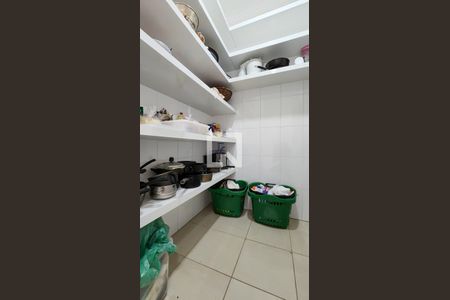 Casa de condomínio para alugar com 700m², 4 quartos e 6 vagasDespensa