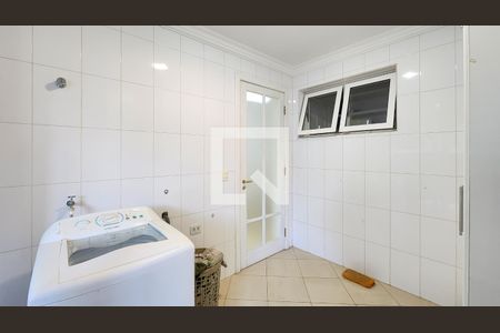 Casa de condomínio para alugar com 700m², 4 quartos e 6 vagasÁrea de serviço