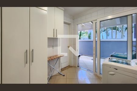 Casa de condomínio para alugar com 700m², 4 quartos e 6 vagasÁrea de serviço