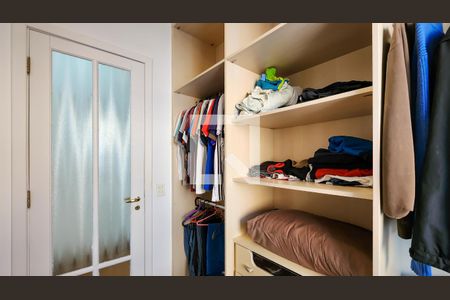Casa de condomínio para alugar com 700m², 4 quartos e 6 vagasCloset da suíte 3