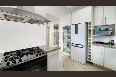 Casa de condomínio para alugar com 700m², 4 quartos e 6 vagasCozinha