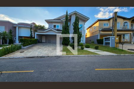 Casa de condomínio para alugar com 700m², 4 quartos e 6 vagasFachada