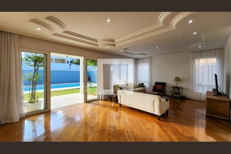 Sala de casa de condomínio à venda com 4 quartos, 700m² em Residencial Morada dos Lagos, Barueri