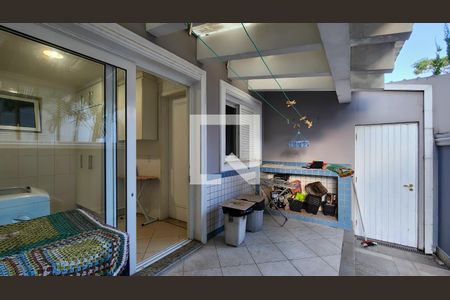 Casa de condomínio para alugar com 700m², 4 quartos e 6 vagasÁrea de serviço