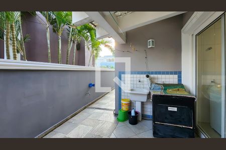 Casa de condomínio para alugar com 700m², 4 quartos e 6 vagasÁrea de serviço