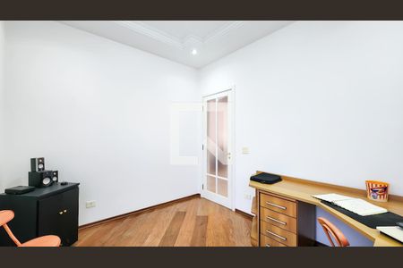 Casa de condomínio para alugar com 700m², 4 quartos e 6 vagasEscritório