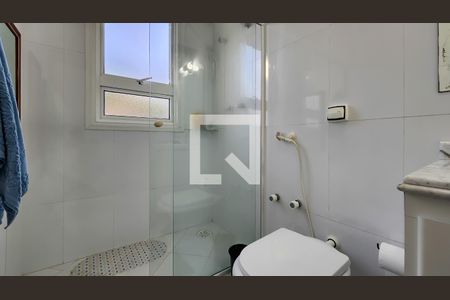 Casa de condomínio para alugar com 700m², 4 quartos e 6 vagasBanheiro da Suíte 2