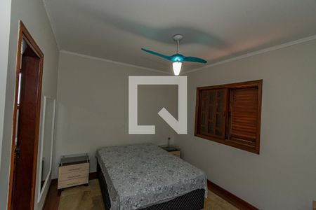 Casa à venda com 535m², 5 quartos e 8 vagas Casa à venda com 535m², 5 quartos e 8 vagasQuarto