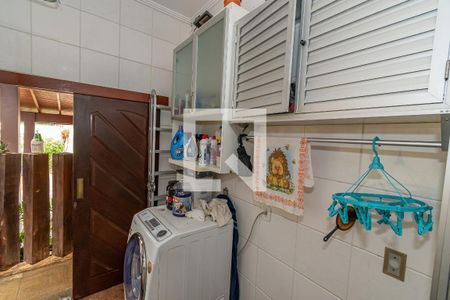 Casa à venda com 535m², 5 quartos e 8 vagas Casa à venda com 535m², 5 quartos e 8 vagasÁrea de Serviço