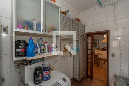 Casa à venda com 535m², 5 quartos e 8 vagas Casa à venda com 535m², 5 quartos e 8 vagasÁrea de Serviço