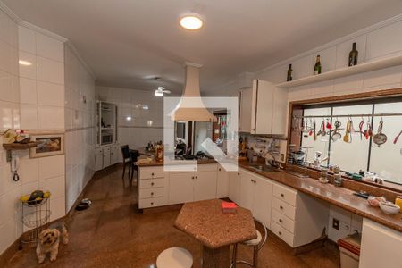 Casa à venda com 535m², 5 quartos e 8 vagas Casa à venda com 535m², 5 quartos e 8 vagasCozinha