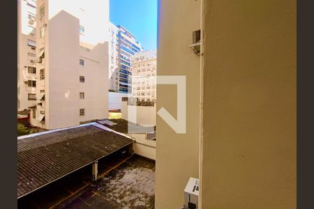 Sala vista  de apartamento à venda com 1 quarto, 47m² em Copacabana, Rio de Janeiro