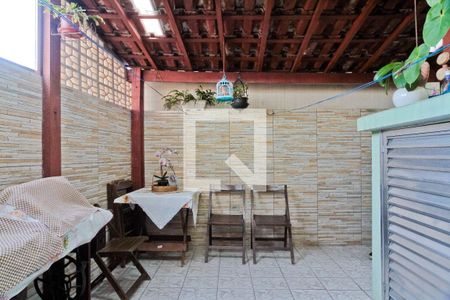 Casa à venda com 110m², 3 quartos e 2 vagas Casa à venda com 110m², 3 quartos e 2 vagasÁrea externa