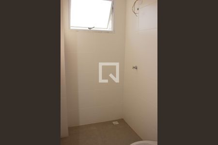 Banheiro do Quarto 1 de apartamento à venda com 2 quartos, 116m² em Cabral, Contagem