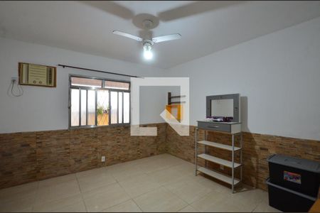 Quarto 1 Suite de casa para alugar com 3 quartos, 100m² em Marechal Hermes, Rio de Janeiro