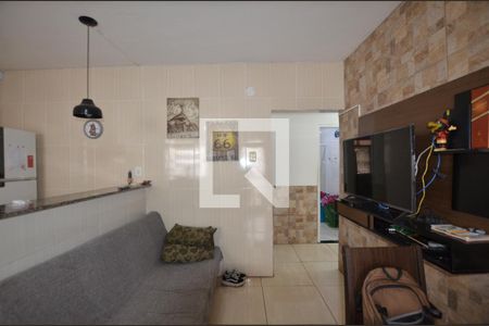 Sala 1 de casa para alugar com 3 quartos, 100m² em Marechal Hermes, Rio de Janeiro